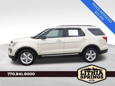 Certified 2018 Ford Explorer XLT FWD image 5