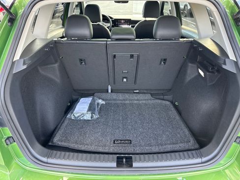 Certified 2025 Volkswagen Taos SE image 31