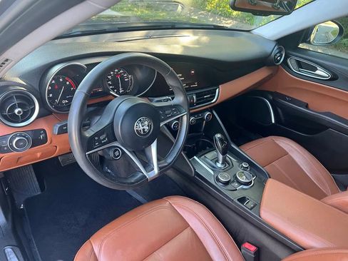 Used 2018 Alfa Romeo Giulia image 16