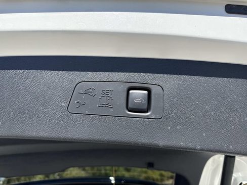 New 2026 Lincoln Corsair Premiere image 12