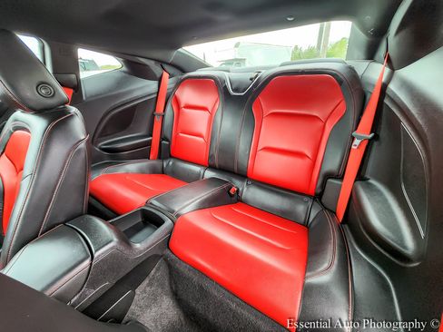 Used 2021 Chevrolet Camaro LT RWD image 9