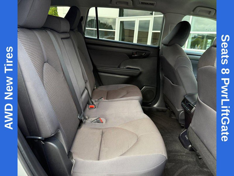 Used 2023 Toyota Highlander LE AWD/4WD image 12