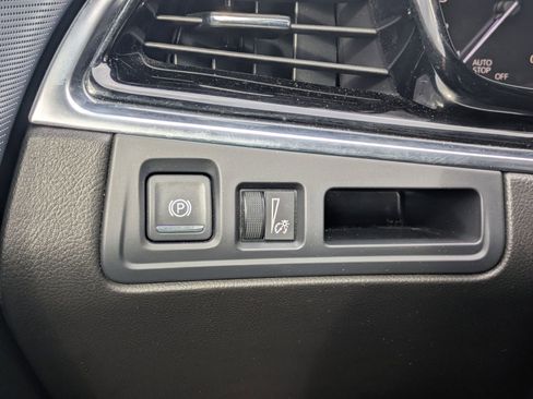 Used 2023 Cadillac XT6 Premium Luxury image 18