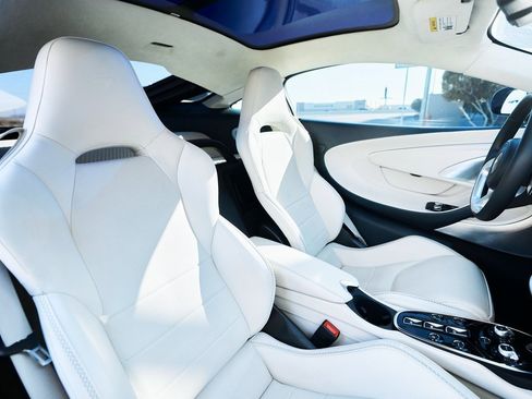 Used 2022 McLaren GT image 38