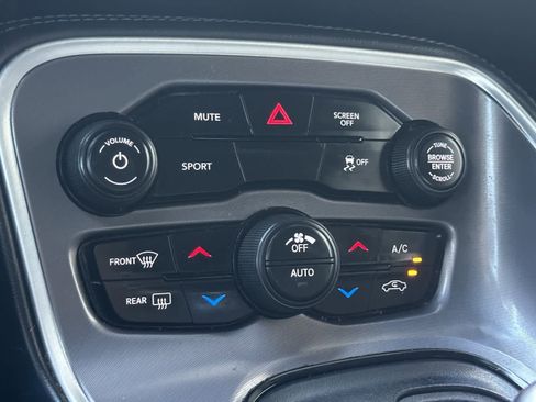 Used 2019 Dodge Challenger SXT image 19