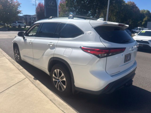 Used 2020 Toyota Highlander XLE AWD/4WD image 7