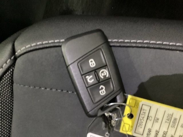 Certified 2025 Volkswagen Taos SE AWD/4WD image 25