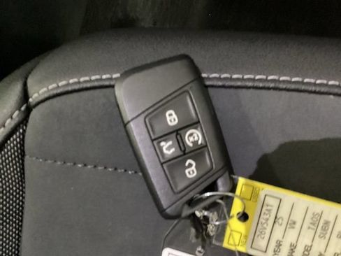 Certified 2025 Volkswagen Taos SE AWD/4WD image 25