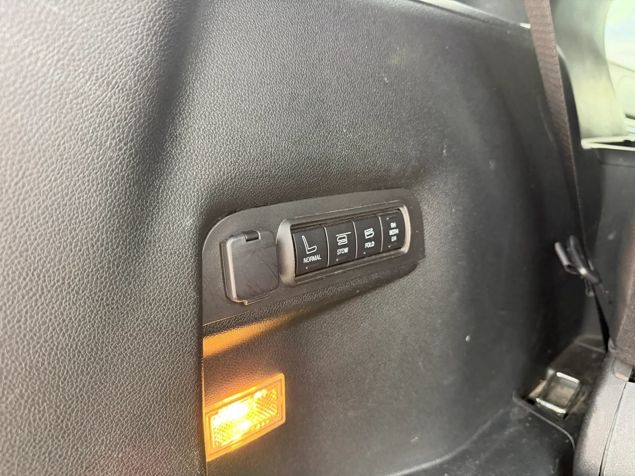 Used 2019 Ford Explorer Limited w/ Class III Trailer Tow Package FWD image 18