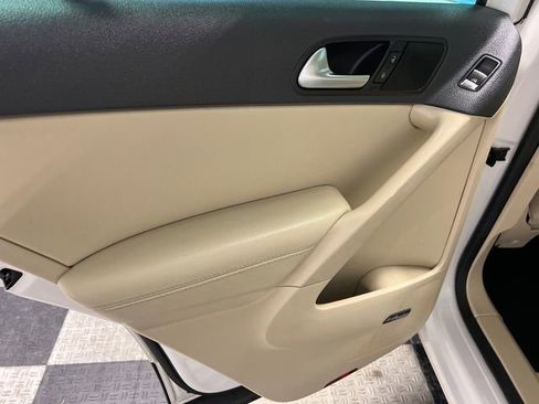 Used 2014 Volkswagen Tiguan S image 17