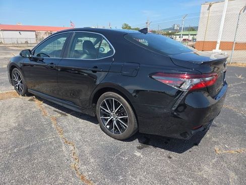 Used 2022 Toyota Camry SE FWD image 6