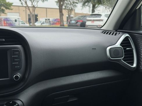 Used 2025 Kia Soul LX w/ LX Technology Package FWD image 35