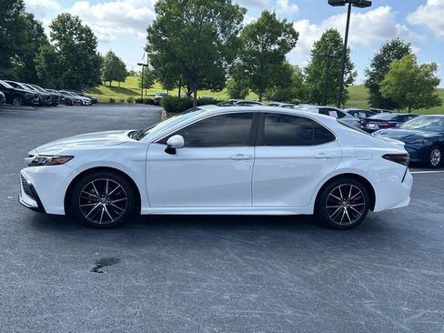 Used 2024 Toyota Camry SE w/ Cold Weather Package FWD image 7