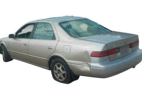 Used 1998 Toyota Camry LE FWD image 3