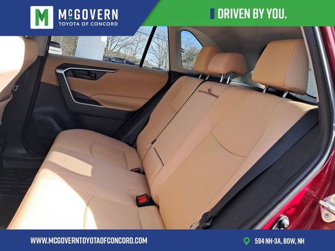 Used 2019 Toyota RAV4 LE w/ Carpet Mat Package image 13