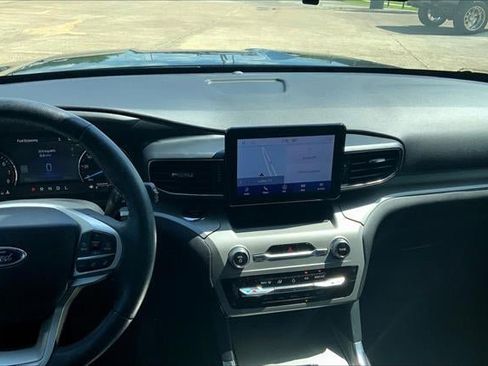 Used 2023 Ford Explorer XLT w/ Equipment Group 202A image 5
