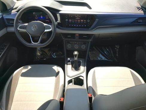 Certified 2022 Volkswagen Taos SE FWD image 13