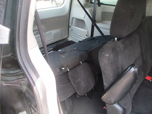 Used 2016 Dodge Grand Caravan American Value Package w/ UConnect Hands-Free Group image 10