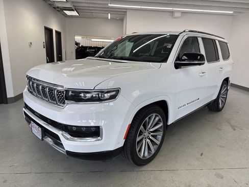 Used 2023 Jeep Grand Wagoneer Series II w/ Flexible Seating Group AWD/4WD image 9