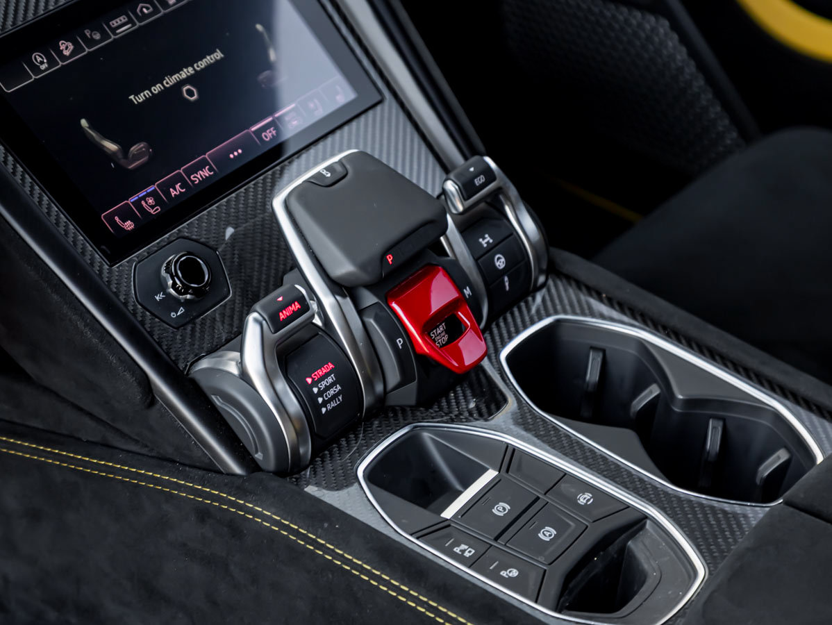 Used 2024 Lamborghini Urus Performante AWD/4WD image 22