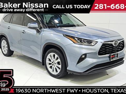 Used 2021 Toyota Highlander Limited FWD image 1