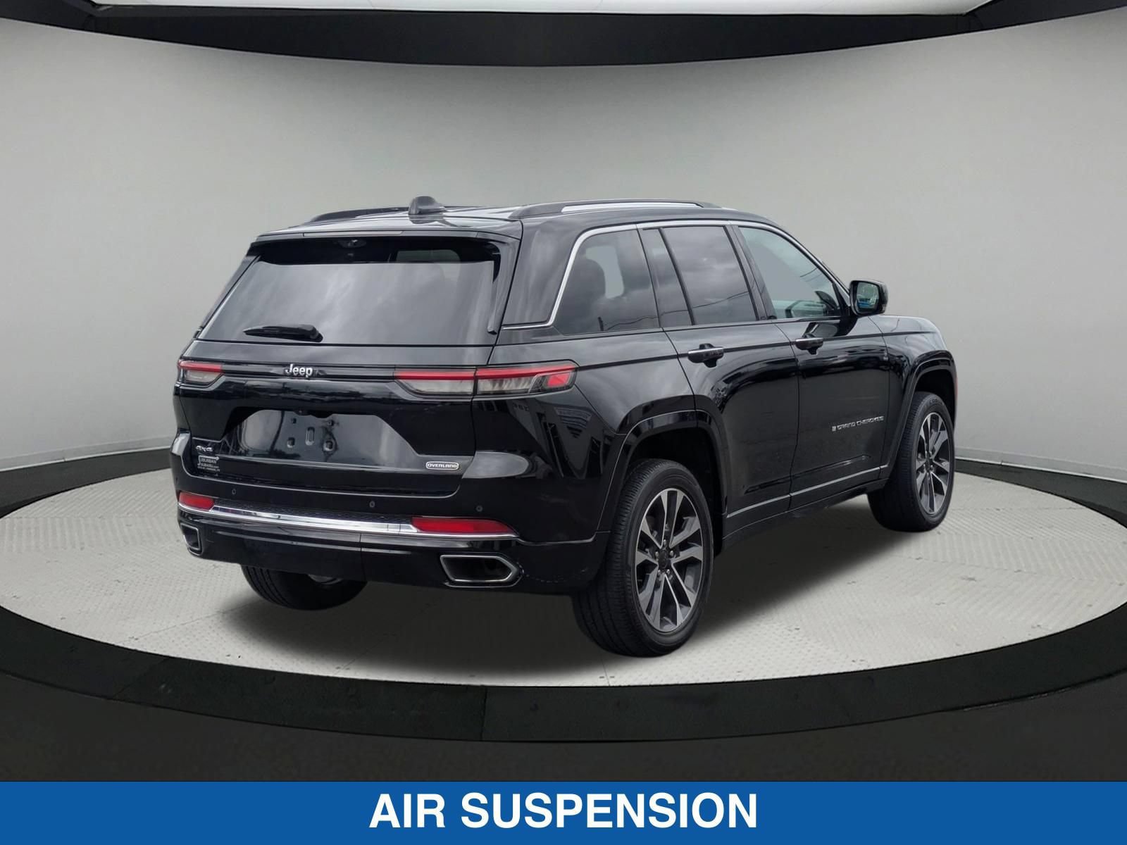 Used 2023 Jeep Grand Cherokee Overland w/ Luxury Tech Group IV AWD/4WD image 4