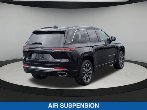 Used 2023 Jeep Grand Cherokee Overland w/ Luxury Tech Group IV AWD/4WD image 4