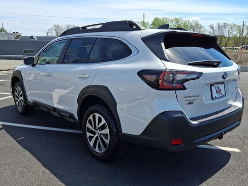 Used 2025 Subaru Outback Premium image 4