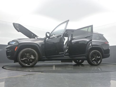 Used 2024 Jeep Grand Cherokee L Limited w/ Luxury Tech Group II AWD/4WD image 63