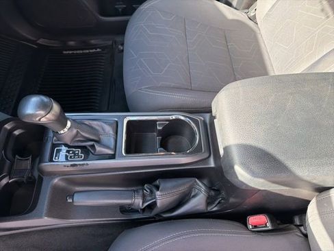 Used 2016 Toyota Tacoma TRD Sport w/ Premium & Technology Package image 15