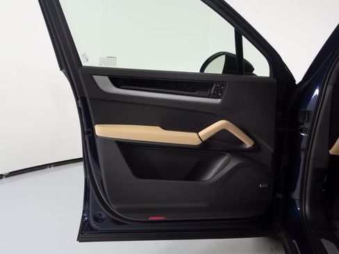 New 2026 Porsche Cayenne image 12