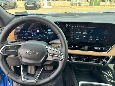 Used 2025 Chevrolet Equinox ACTIV w/ Safety and Technology Package AWD/4WD image 13