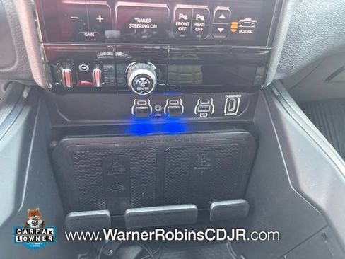 Used 2025 RAM 1500 Laramie AWD/4WD image 11