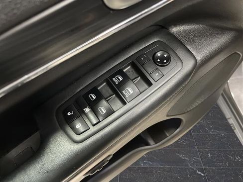 Used 2019 Jeep Grand Cherokee Limited w/ Trailer Tow Group IV image 29