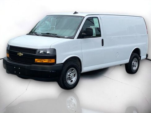 Used 2021 Chevrolet Express 2500 image 2