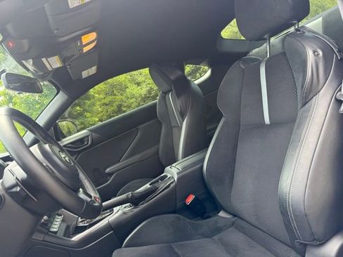 Used 2025 Toyota GR86 Premium w/ ALL Weather Mat Package (TMS) RWD image 12