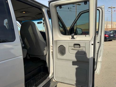 Used 2005 Ford E-350 and Econoline 350 XL image 15
