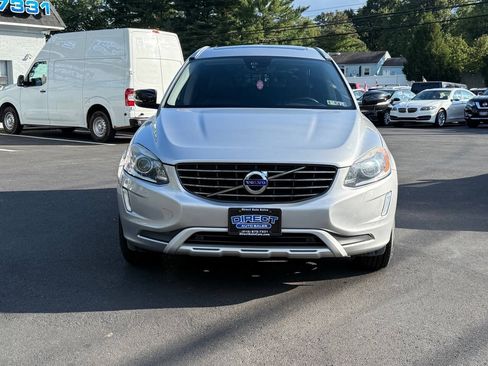 Used 2017 Volvo XC60 T5 Dynamic w/ Preferred Option Package FWD image 3