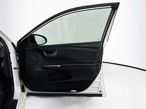 Used 2016 Toyota Avalon Touring image 32