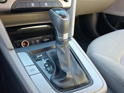 Used 2017 Hyundai Elantra SE image 14