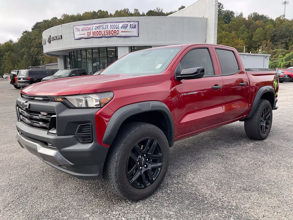 Used 2024 Chevrolet Colorado Trail Boss w/ Technology Package AWD/4WD image 3