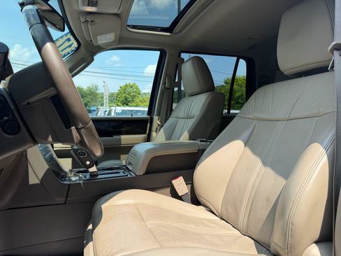 Used 2017 Lincoln Navigator Select AWD/4WD image 10