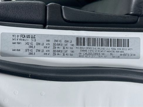 Used 2018 Jeep Grand Cherokee Limited image 40