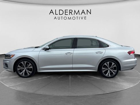 Used 2021 Volkswagen Passat 2.0T SE FWD image 2
