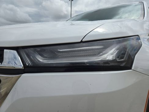 Used 2024 Chevrolet Traverse LS w/ Safety Package image 9