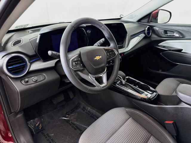 Used 2025 Chevrolet Trax LT w/ LT Convenience Package FWD image 10