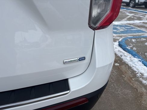 Used 2020 Ford Explorer Platinum w/ Premium Technology Package image 19