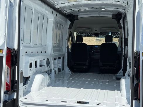 New 2025 Ford Transit 250 148 Medium Roof image 15