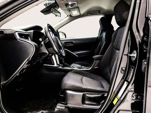 Used 2022 Toyota Corolla Cross LE image 13