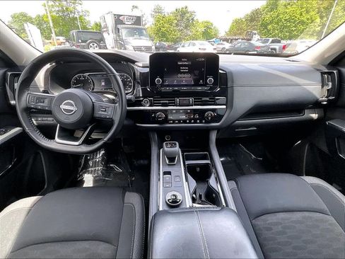 Used 2024 Nissan Pathfinder SV AWD/4WD image 21